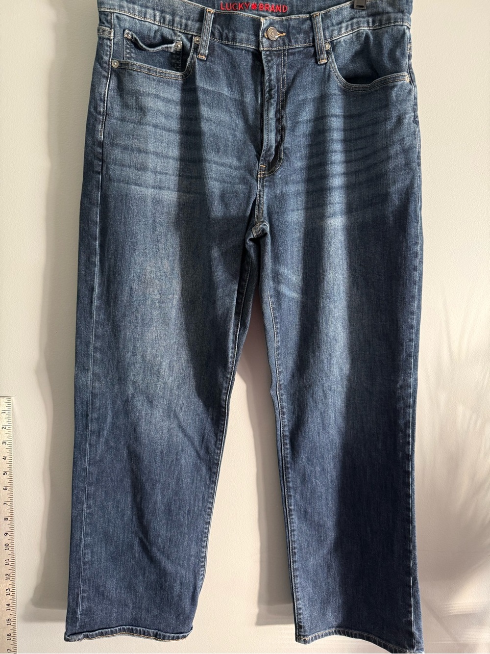 Lucky Brand Men’s Straight Jeans in Medium Indigo Wash 38x32